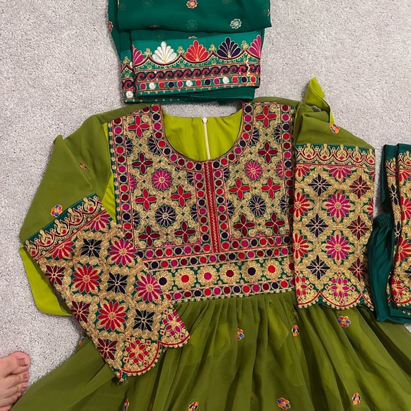 afghan dress - Picture 2 of 3